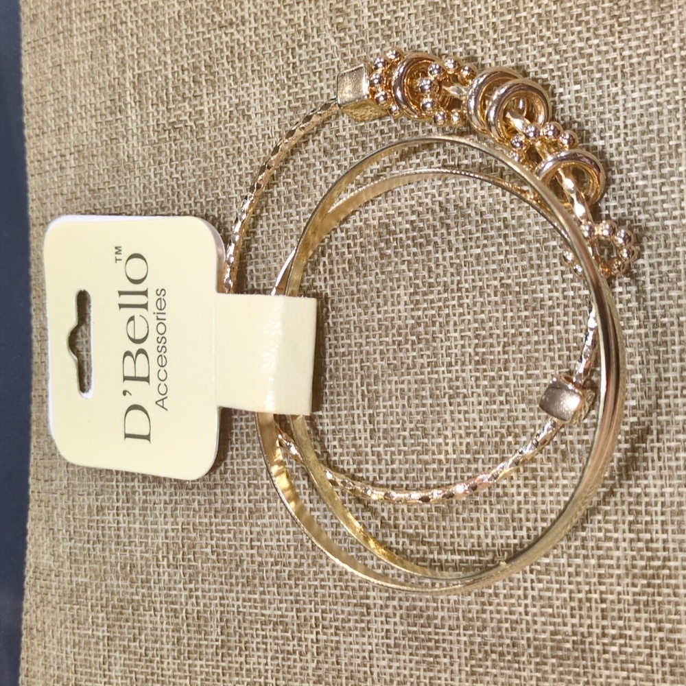 PRETTY D’BELLO GOLD TONE 3 PIECE BANGLE SET NWT